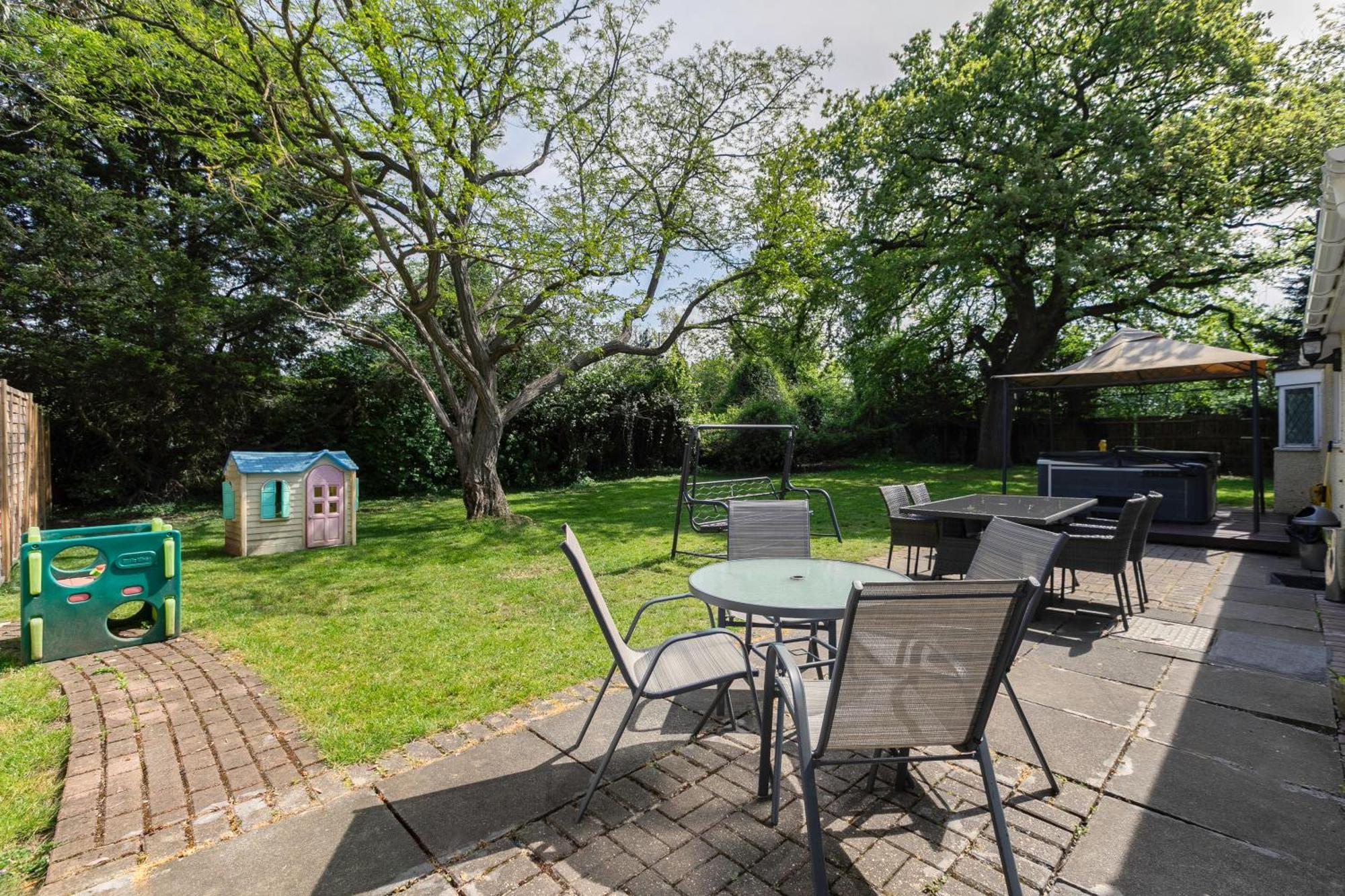 Rural Lodge Stay In Windsor! Hot Tub! Sleeps 20 Bray Exterior foto